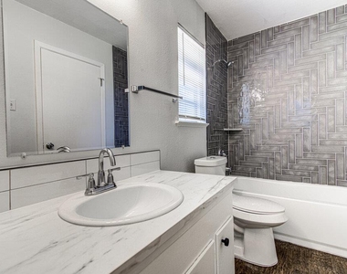 5703 Gloucester Ln - Photo Thumbnail 15