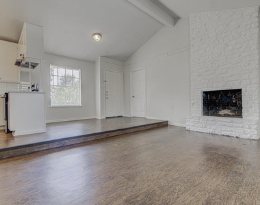 5703 Gloucester Ln - Photo Thumbnail 6
