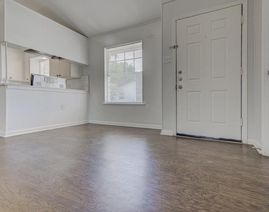 5703 Gloucester Ln - Photo Thumbnail 4