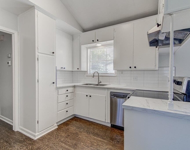 5703 Gloucester Ln - Photo Thumbnail 9