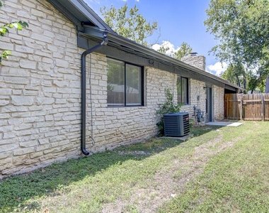 5703 Gloucester Ln - Photo Thumbnail 19