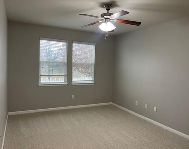 711 Rolling Oak Dr - Photo Thumbnail 5