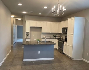 711 Rolling Oak Dr - Photo Thumbnail 6