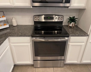 711 Rolling Oak Dr - Photo Thumbnail 9