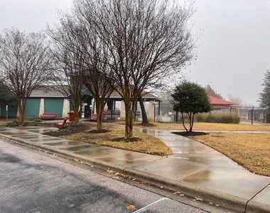 711 Rolling Oak Dr - Photo Thumbnail 33