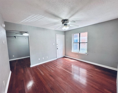 2500 Burleson Rd - Photo Thumbnail 5