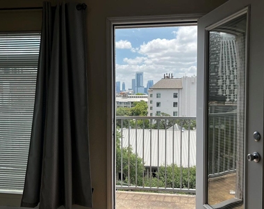 910 W 25th St - Photo Thumbnail 32
