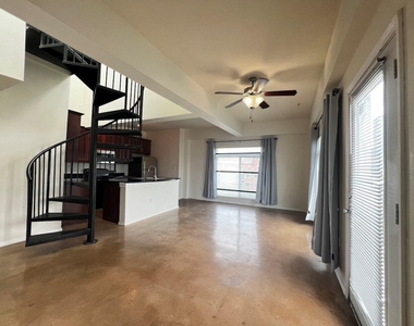 910 W 25th St - Photo Thumbnail 18