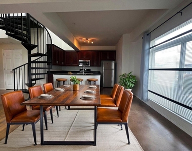 910 W 25th St - Photo Thumbnail 20