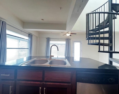 910 W 25th St - Photo Thumbnail 23