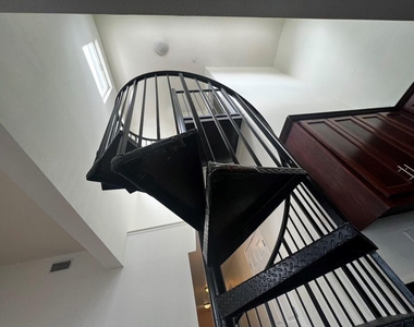 910 W 25th St - Photo Thumbnail 25