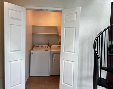 910 W 25th St - Photo Thumbnail 24