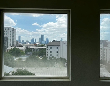 910 W 25th St - Photo Thumbnail 27