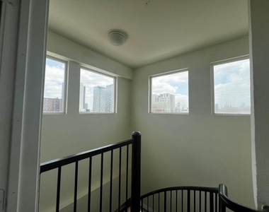 910 W 25th St - Photo Thumbnail 26