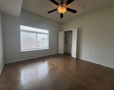 910 W 25th St - Photo Thumbnail 13