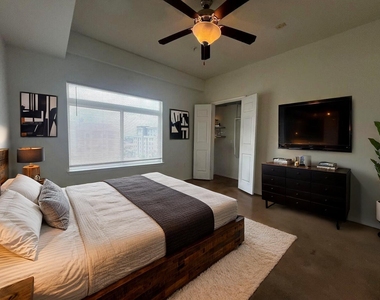 910 W 25th St - Photo Thumbnail 14