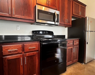 910 W 25th St - Photo Thumbnail 22