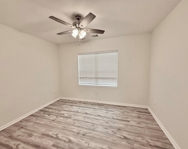 1401 W 7th St - Photo Thumbnail 12