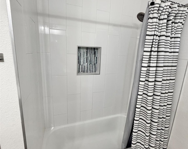 1401 W 7th St - Photo Thumbnail 15