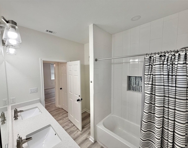 1401 W 7th St - Photo Thumbnail 14