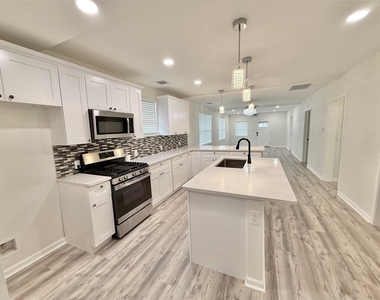 1401 W 7th St - Photo Thumbnail 5