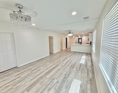 1401 W 7th St - Photo Thumbnail 8