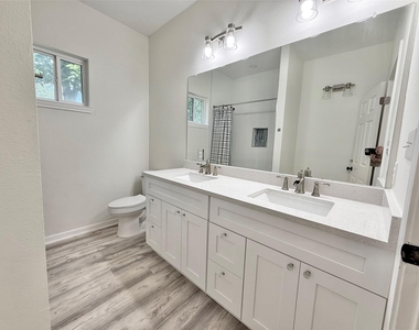 1401 W 7th St - Photo Thumbnail 16