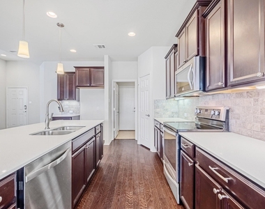 16012 Remington Reserve Way - Photo Thumbnail 5