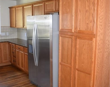 2109 Wright St - Photo Thumbnail 6