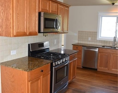 2109 Wright St - Photo Thumbnail 4