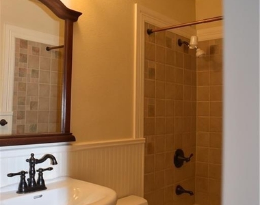 2109 Wright St - Photo Thumbnail 12