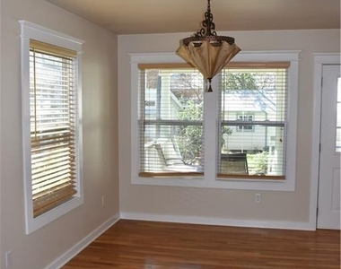 2109 Wright St - Photo Thumbnail 8