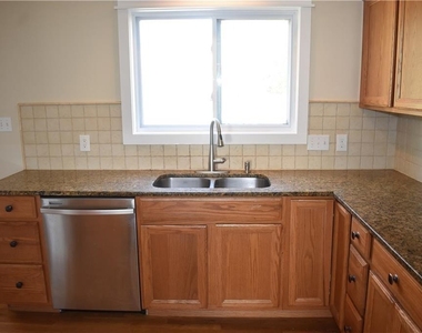 2109 Wright St - Photo Thumbnail 5