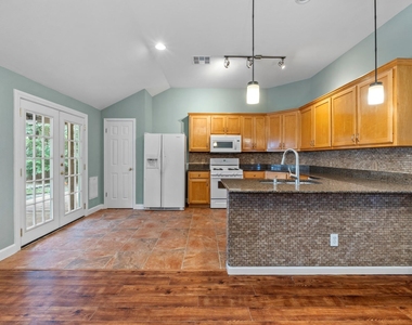 1310 Brighton Bend Ln - Photo Thumbnail 11