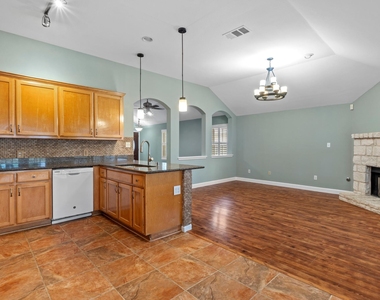 1310 Brighton Bend Ln - Photo Thumbnail 13