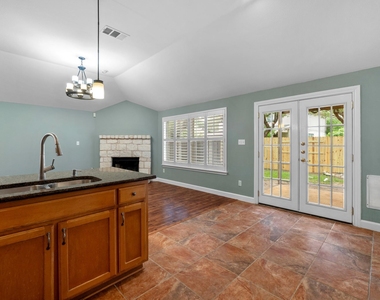 1310 Brighton Bend Ln - Photo Thumbnail 15