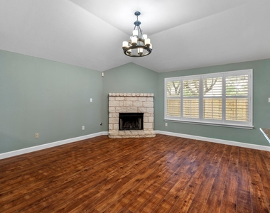 1310 Brighton Bend Ln - Photo Thumbnail 8