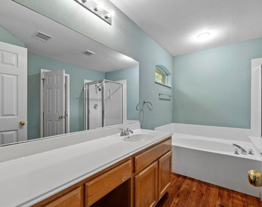 1310 Brighton Bend Ln - Photo Thumbnail 18