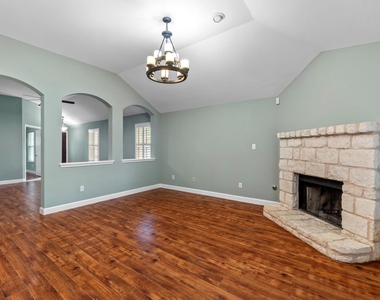 1310 Brighton Bend Ln - Photo Thumbnail 10