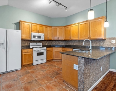 1310 Brighton Bend Ln - Photo Thumbnail 12