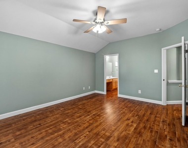 1310 Brighton Bend Ln - Photo Thumbnail 17