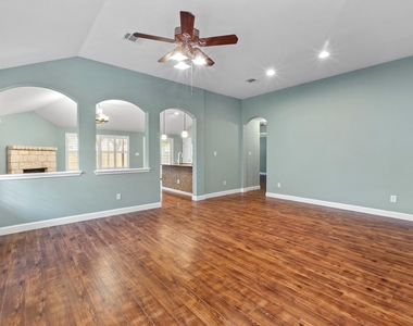 1310 Brighton Bend Ln - Photo Thumbnail 4
