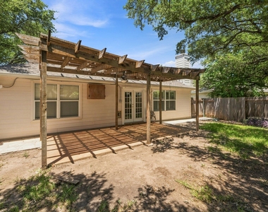 1310 Brighton Bend Ln - Photo Thumbnail 27