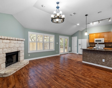 1310 Brighton Bend Ln - Photo Thumbnail 9