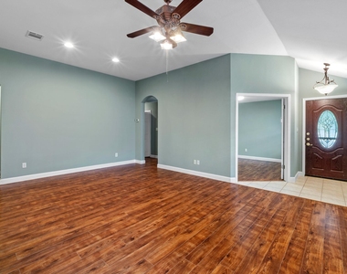 1310 Brighton Bend Ln - Photo Thumbnail 7