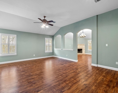1310 Brighton Bend Ln - Photo Thumbnail 5