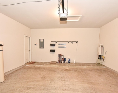 241 Serpens St - Photo Thumbnail 14