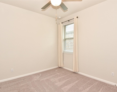 241 Serpens St - Photo Thumbnail 10