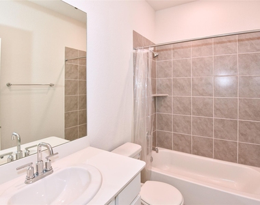241 Serpens St - Photo Thumbnail 12