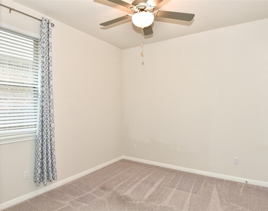 241 Serpens St - Photo Thumbnail 11